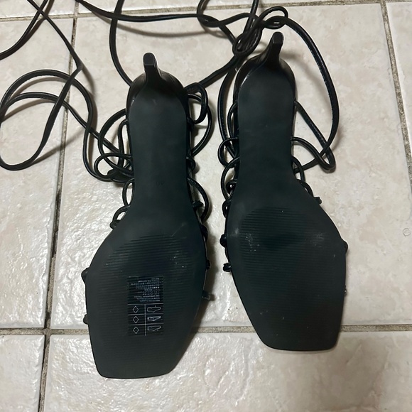 Black Lace UP /Tie UP Heels NEW Sz 40 - Picture 3 of 3